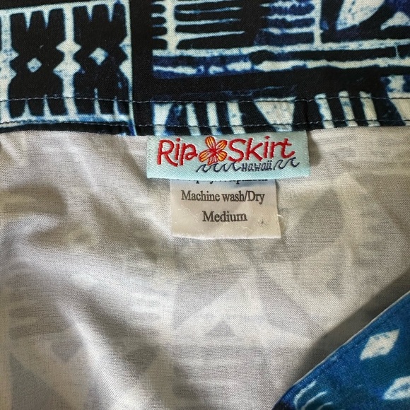 Rip Skirt Hawaii Geometric Patterned Black, Blue and White Adjustable Skirt - Picture 4 of 6